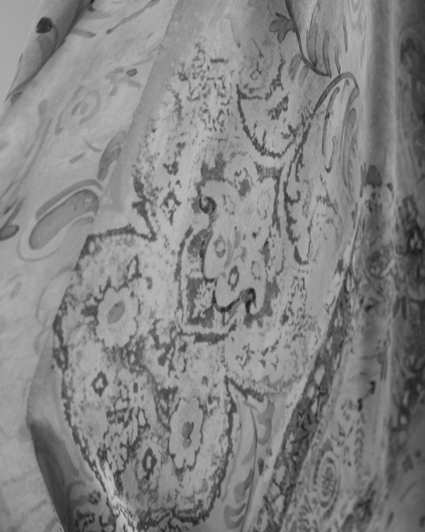 2009 Ralph Lauren Purple Label strapless silk gown. 100% silk with paisley floral print.