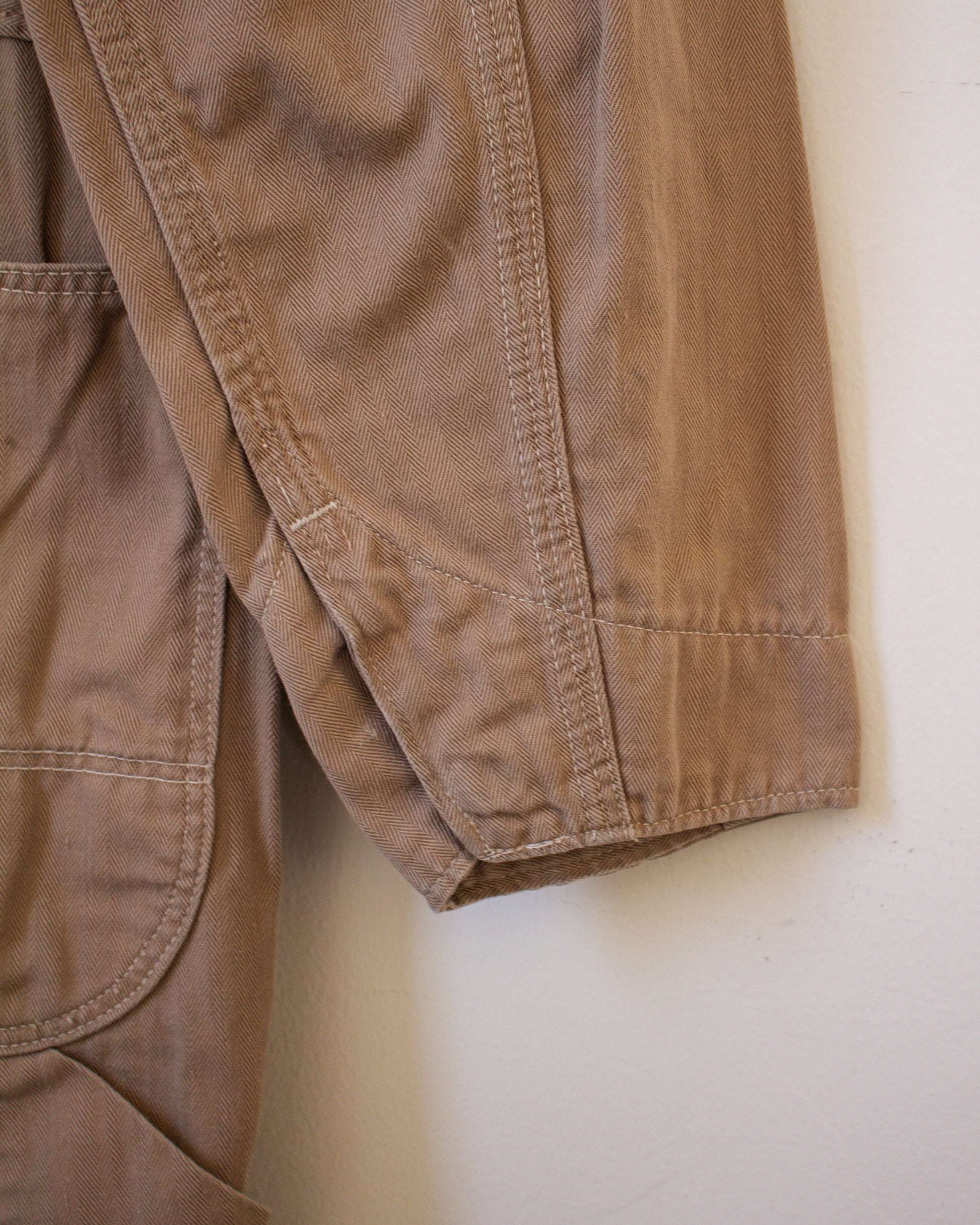 Sleeve stitching detail