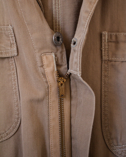 Zipper closure and button detail